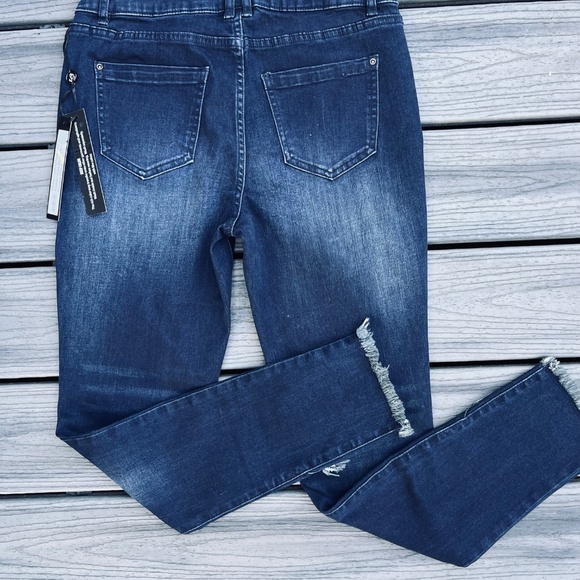 NWT Ladies Charlie B Jeans - Picture 4 of 5